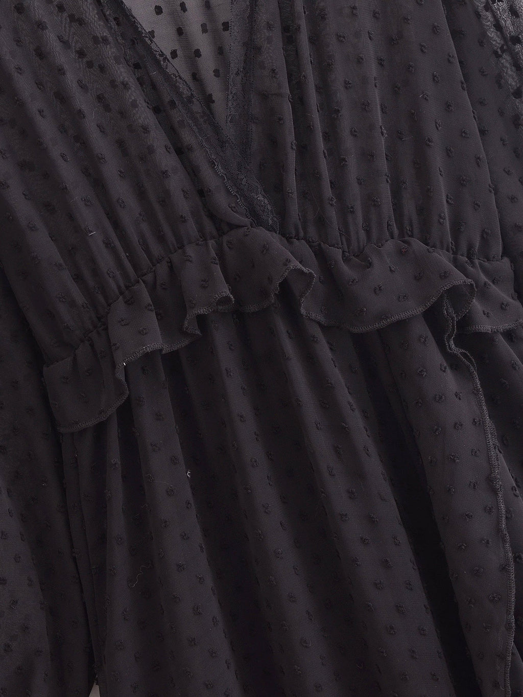 Transparentes Maxikleid aus Punkt-Tüll mit Rüschen in Schwarz