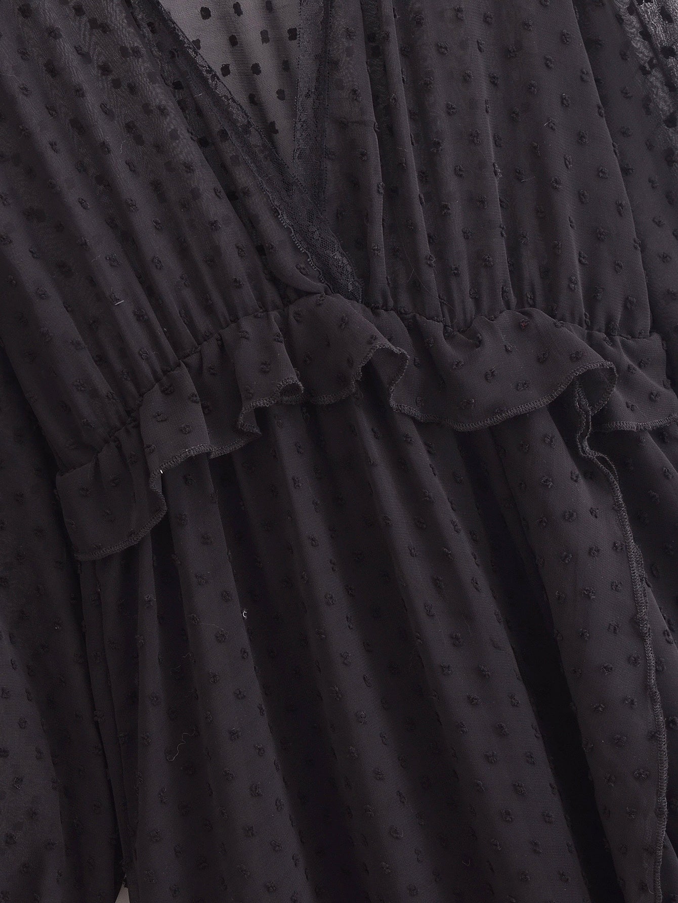 Transparentes Maxikleid aus Punkt-Tüll mit Rüschen in Schwarz