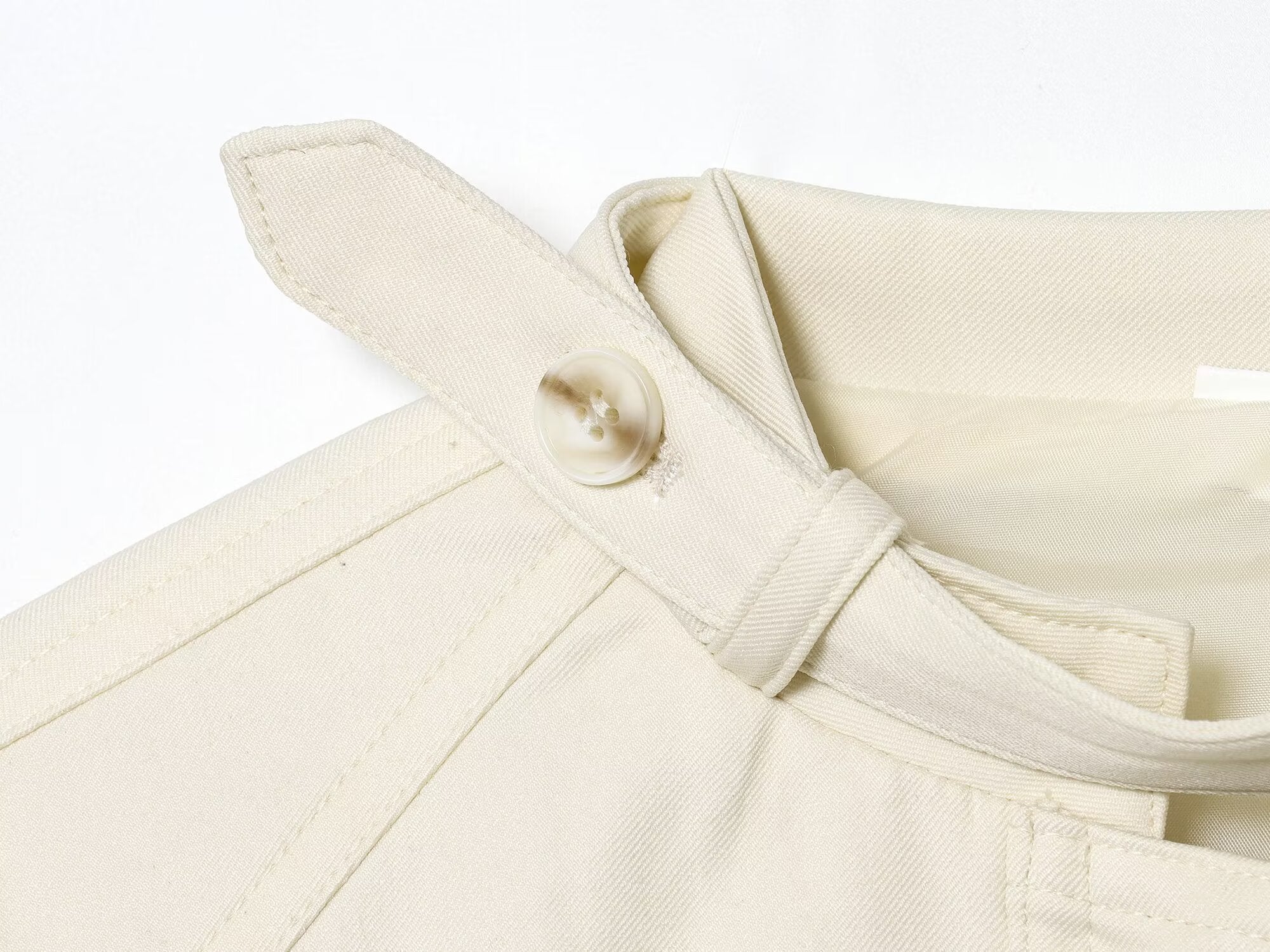 Zweiteiliges Set in Creme aus fließendem Stoff