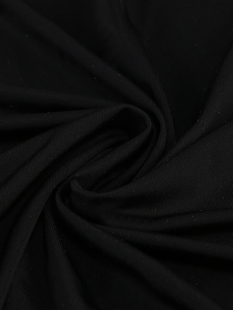 Asymmetrisches Abendkleid mit Kristallapplikation