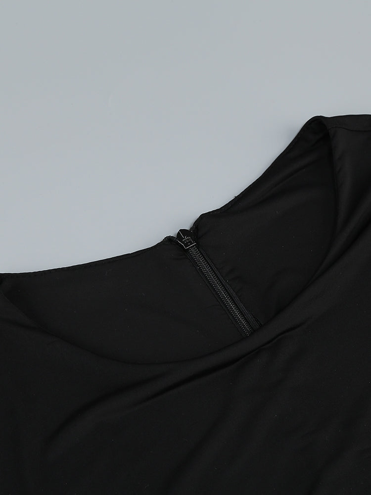 Asymmetrisches Abendkleid mit Kristallapplikation