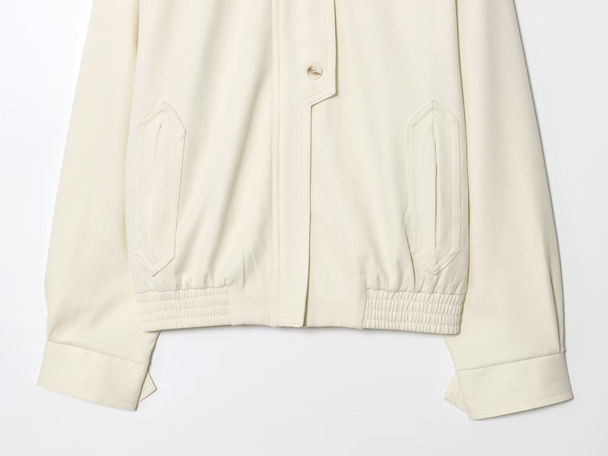 Zweiteiliges Set in Creme aus fließendem Stoff