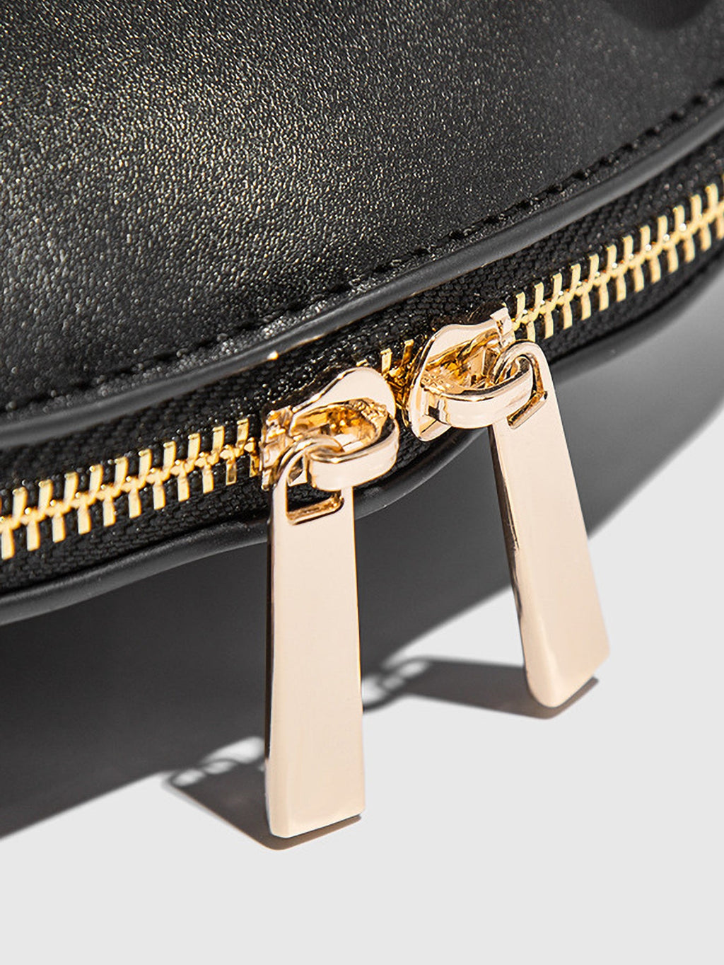 Mini-Tophandle-Bag aus schwarzem Kunstleder