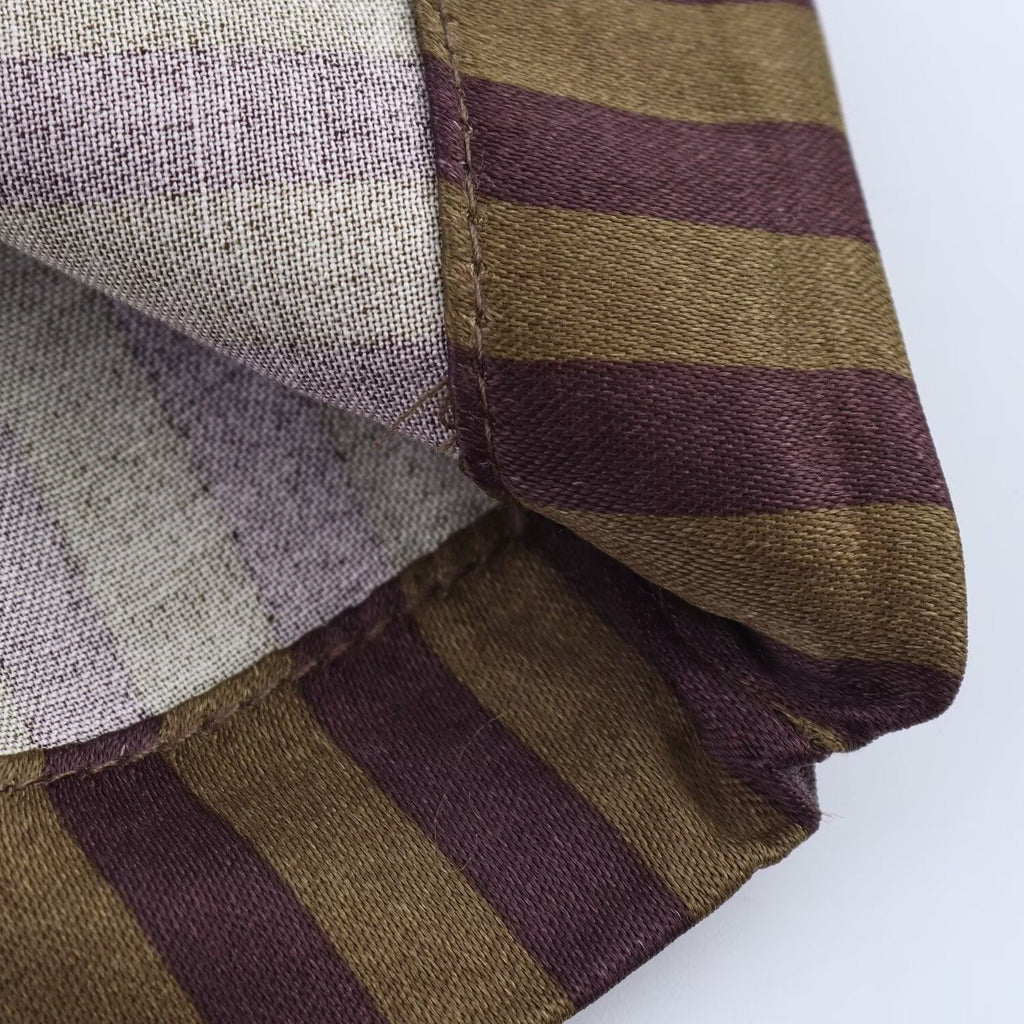 Gestreiftes Satin-Set in Schokoladen- und Olivtönen