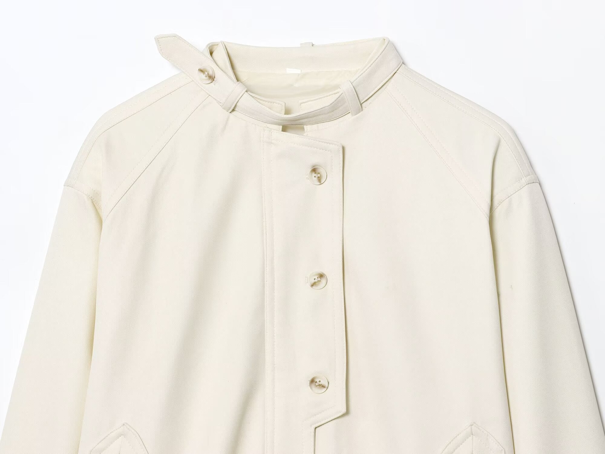 Zweiteiliges Set in Creme aus fließendem Stoff