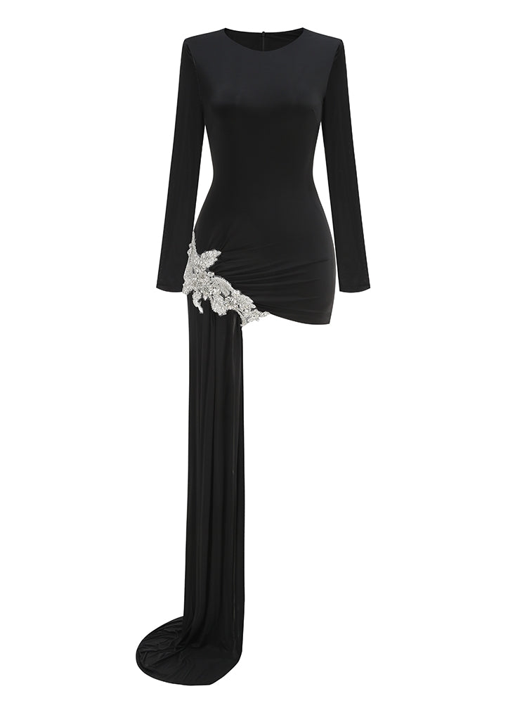 Asymmetrisches Abendkleid mit Kristallapplikation