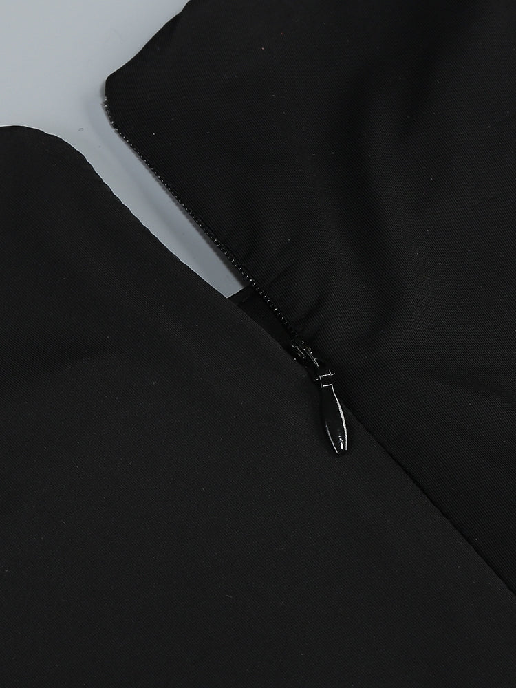 Asymmetrisches Abendkleid mit Kristallapplikation