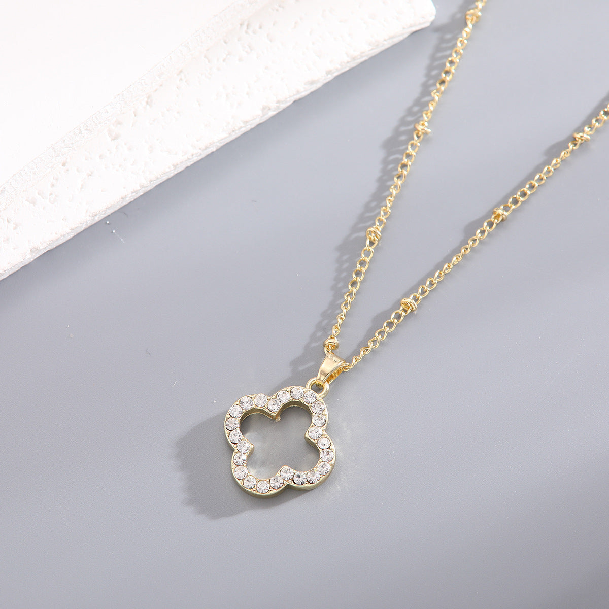 Vergoldete Kleeblatt-Halskette